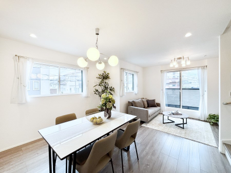 ���̑����ρ@���邢2�K���r���O�I�O����̎������V���b�g�A�E�g���ĉƑ��̃v���C�o�V�[�����܂��B