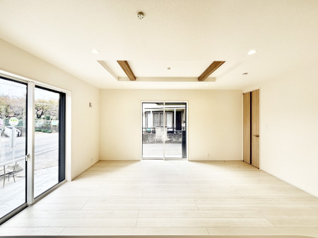 ���̑����ρ@�Ƒ��̏Ί炪���R�Ɛ��܂�Ă���A����ȕ��͋C�̃_�C�j���O�Ɏd�オ���Ă��܂� 