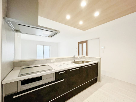 �L�b�`���@���������Ȃ���ł����Ƒ��Ƃ̉�b���y���߂�ΖʃL�b�`�� 