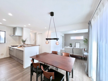 ���r���O�@�Z�ޕ��̌��������o�����A�C���e���A���l����̂��y���݂ȃ��r���O�ł��I 