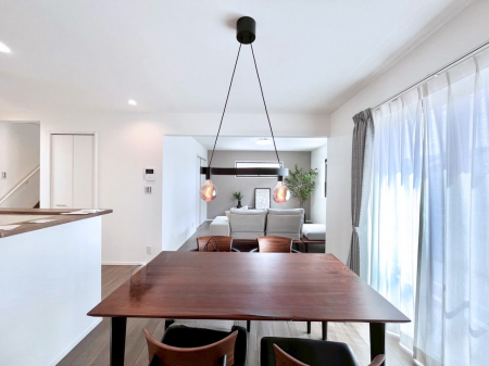 ���r���O�@�傫�ȑ����炽���Ղ�̗z���ƕ����������郊�r���O