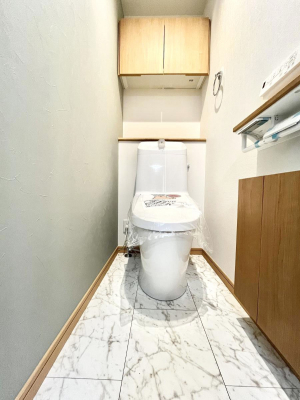 �g�C���@�g�C����1�K��2�K���ꂼ��ɔz�u����Ă��ĂƂĂ��֗��ł��B 