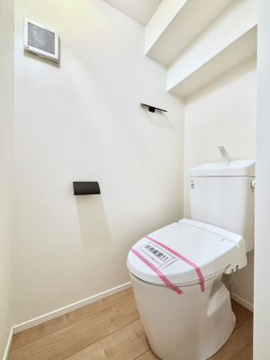 �g�C���@�g�C����1�K��3�K���ꂼ��ɔz�u����Ă��ĂƂĂ��֗��ł��B 