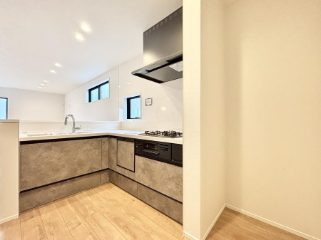 �L�b�`���@���������Ȃ���ł����Ƒ��Ƃ̉�b���y���߂�ΖʃL�b�`��