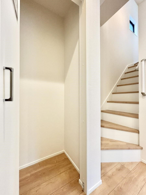 ���̑����ρ@���r���O���[�B�����Ɏ��[������ƕ����W�܂�LDK���X�b�L���Еt�������ł��ˁB  