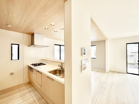 �L�b�`���@���������Ȃ���ł����Ƒ��Ƃ̉�b���y���߂�ΖʃL�b�`��