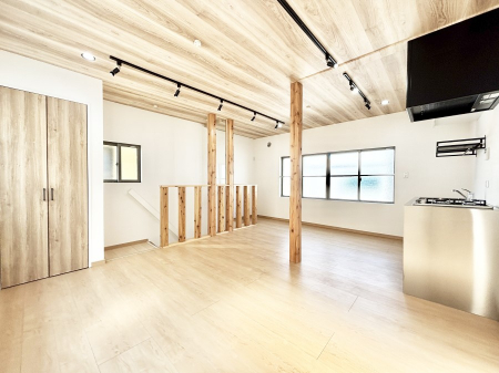 ���r���O�@���r���O�C���K�i���̗p�I�Ƒ��c���̎��Ԃ��[���������ȃ��r���O�_�C�j���O