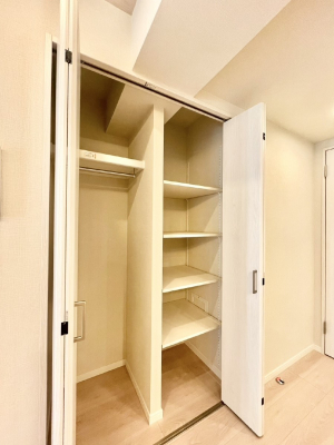 ���̑����ρ@���r���O���[�B�����Ɏ��[������ƕ����W�܂�LDK���X�b�L���Еt�������ł��ˁB  