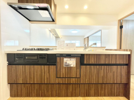 �L�b�`���@���������Ȃ���ł����Ƒ��Ƃ̉�b���y���߂�ΖʃL�b�`��