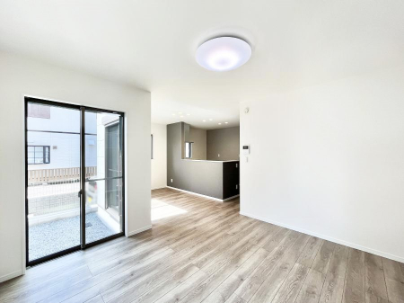 ���r���O�@���邢�z���������A�����̕��͋C�ɖ�������郊�r���O�E�_�C�j���O�B 