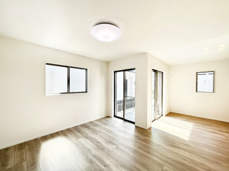 ���̑����ρ@�Ƒ��̏Ί炪���R�Ɛ��܂�Ă���A����ȕ��͋C�̃_�C�j���O�Ɏd�オ���Ă��܂��B