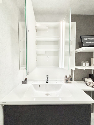 ���̑����ρ@�O�ʋ��̗��ɁA���ϕi��q���p�i�Ȃǂ����[�\�B���ʑ����������ƕۂ��܂��I