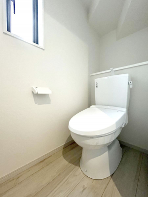 �g�C���@�g�C����1�K��2�K���ꂼ��ɔz�u����Ă��ĂƂĂ��֗��ł��B 