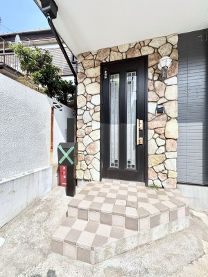 ���ց@��؂ȉƑ��A���q���o�}���錺�ցB