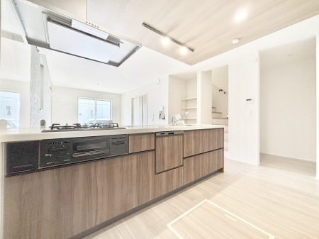 �L�b�`���@���r���O�ŗV�Ԃ��q�l�������Ȃ��炨�������ł���ΖʃL�b�`���B  