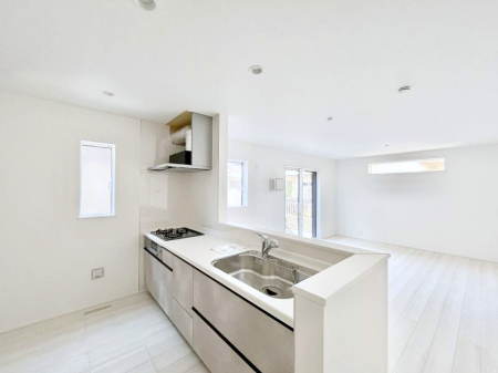 �L�b�`���@���r���O�ŗV�Ԃ��q�l�������Ȃ��炨�������ł���ΖʃL�b�`���B  