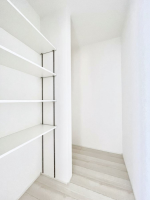 ���̑����ρ@���r���O���[�B�����Ɏ��[������ƕ����W�܂�LDK���X�b�L���Еt�������ł��ˁB  