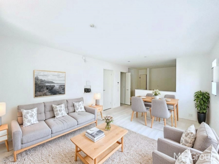 ���r���O�@�������������͋C�̂k�c�j�͉Ƒ��݂�Ȃ̉��K��ԁ@���Ƌ��CG�ł�