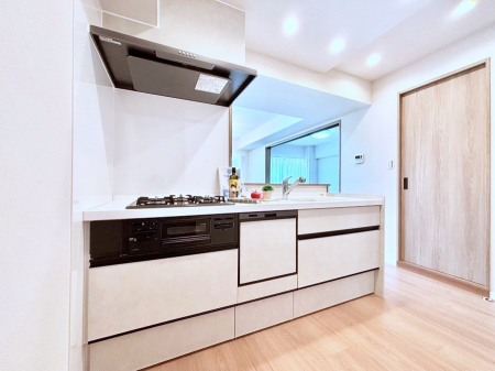 �L�b�`���@���������Ȃ���ł����Ƒ��Ƃ̉�b���y���߂�ΖʃL�b�`��