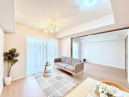 ���r���O�@���Ƒ��̓��₩�Șb�����ŕ�܂�閾�邢���r���O  