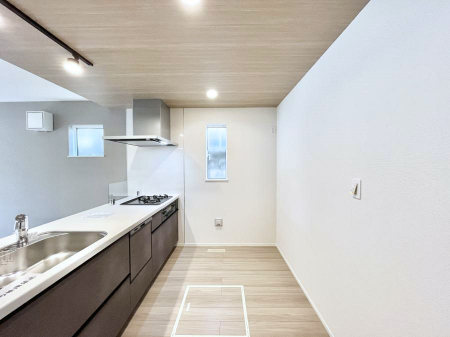 �L�b�`���@�u�₩�ȕ����ʂ蔲����L�b�`���B��������̂Ŗ��邭���C�ɂ��𗧂��܂��B