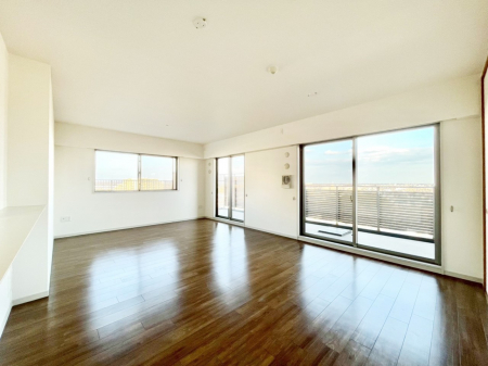 ���r���O�@�傫�ȑ����炽���Ղ�̗z���ƕ����������郊�r���O