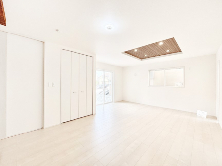 ���r���O�@�܏�V�䂪���r���O�ɊJ�������v���X�I�Ƒ��݂�Ȃ�������芰���܂��B