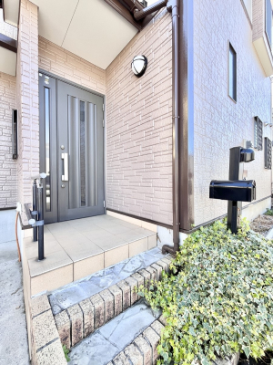 ���ց@��؂ȉƑ��A���q���o�}���錺�ցB