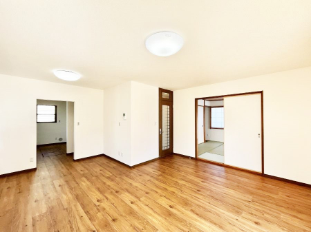 ���r���O�@�Ƒ��c���̎��Ԃ����������Ȃ��났�̃��r���O�_�C�j���O�B   