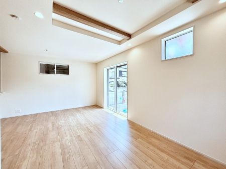 ���r���O�@�傫�ȑ����炽���Ղ�̗z���ƕ����������郊�r���O