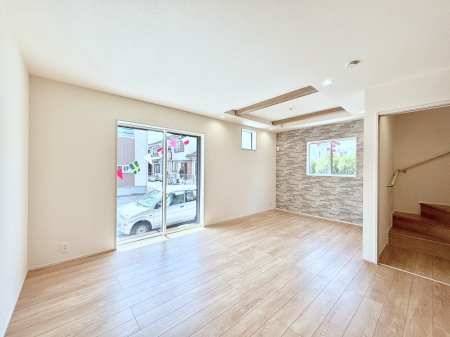 ���̑����ρ@�Ƒ��̏Ί炪���R�Ɛ��܂�Ă���A����ȕ��͋C�̃_�C�j���O�Ɏd�オ���Ă��܂��B