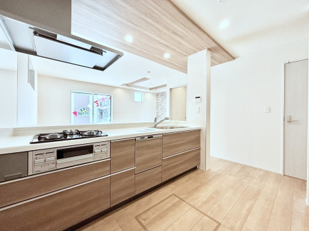 �L�b�`���@���������Ȃ���ł����Ƒ��Ƃ̉�b���y���߂�ΖʃL�b�`��