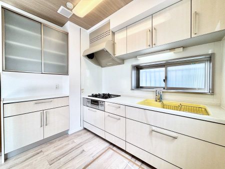 �L�b�`���@�J�b�v�{�[�h��ݒu�����[���̃L�b�`���B�Ƒ��ňꏏ�ɂ���������̂��y�����Ȃ�܂���