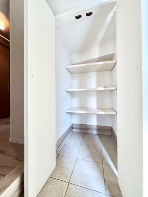 ���ց@���I�t�����[�X�y�[�X������̂ŁA�U�炩�肪���Ȍ��ւ��X�b�L���Еt���܂��B 