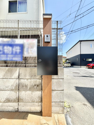 ���̑��@�\�D�E�C���^�[�z���E�|�X�g���ЂƂɏW��B�G���g�����X�ɂȂ��ރV���v���f�U�C���B