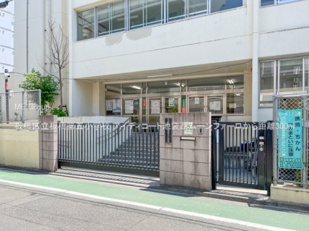 ���ӊ��@���w�Z 300m ���旧����܏��w�Z