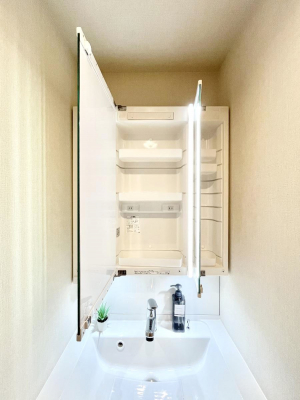 ���̑����ρ@�O�ʋ��̗��ɁA���ϕi��q���p�i�Ȃǂ����[�\�B���ʑ����������ƕۂ��܂��I