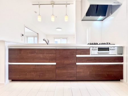 �L�b�`���@���������Ȃ���ł����Ƒ��Ƃ̉�b���y���߂�ΖʃL�b�`��