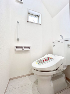 �g�C���@�g�C����1�K��2�K���ꂼ��ɔz�u����Ă��ĂƂĂ��֗��ł��B 