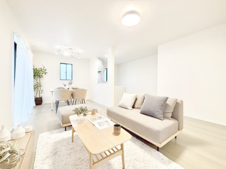 ���̑����ρ@�Ƒ��̏Ί炪���R�Ɛ��܂�Ă���A����ȕ��͋C�̃_�C�j���O�Ɏd�オ���Ă��܂��B