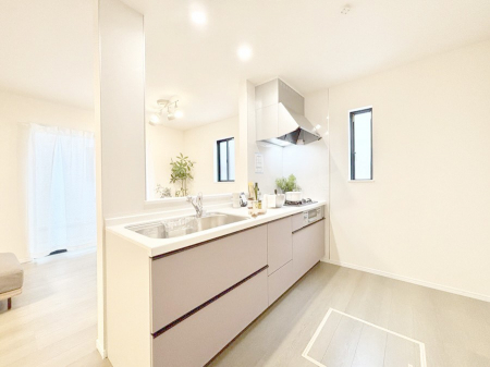 �L�b�`���@�u�₩�ȕ����ʂ蔲����L�b�`���B��������̂Ŗ��邭���C�ɂ��𗧂��܂��B