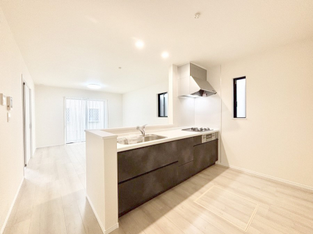 �L�b�`���@�u�₩�ȕ����ʂ蔲����L�b�`���B��������̂Ŗ��邭���C�ɂ��𗧂��܂��B