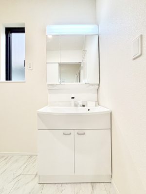 ���ʑ�E���ʏ��@�O�ʋ��̗��ɁA���ϕi��q���p�i�Ȃǂ����[�\�B���ʑ����������ƕۂ��܂��I  