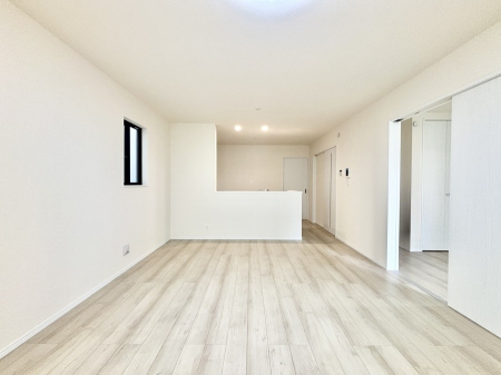 ���r���O�@���邢�z���������A�����̕��͋C�ɖ�������郊�r���O�E�_�C�j���O�B 