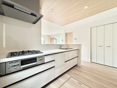 �L�b�`���@���������Ȃ���ł����Ƒ��Ƃ̉�b���y���߂�ΖʃL�b�`��