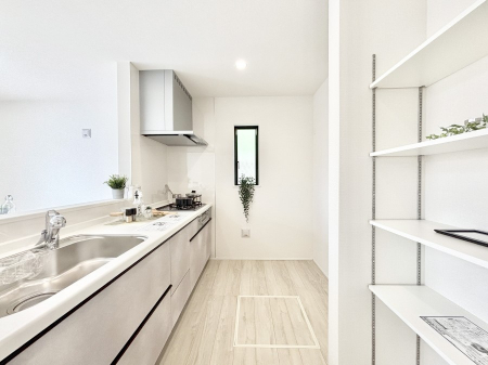 �L�b�`���@�u�₩�ȕ����ʂ蔲����L�b�`���B��������̂Ŗ��邭���C�ɂ��𗧂��܂��B