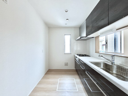 �L�b�`���@���������Ȃ���ł����Ƒ��Ƃ̉�b���y���߂�ΖʃL�b�`��