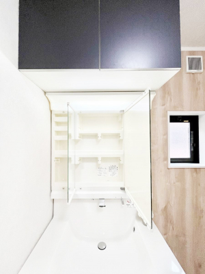 ���̑����ρ@�O�ʋ��̗��ɁA���ϕi��q���p�i�Ȃǂ����[�\�B���ʑ����������ƕۂ��܂��I