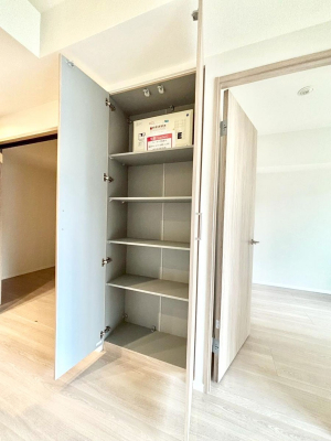 ���̑����ρ@���r���O���[�B�����Ɏ��[������ƕ����W�܂�LDK���X�b�L���Еt�������ł��ˁB  