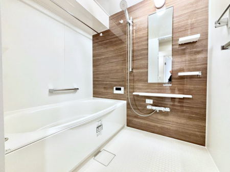 �����@����̔�������Ă���閾�邢�������̂���o�X���[��  